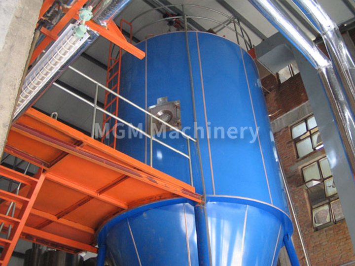Centrifugal spray dryer